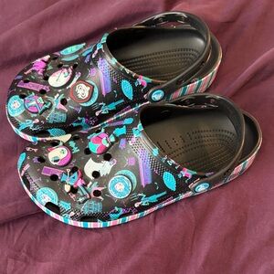 Crocs Adult Haunted Mansion Black Graphic Clog Shoes with Teal & Pink Accents